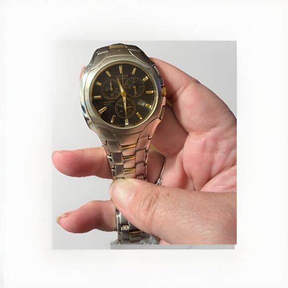 Solar CITIZEN Eco-Drive WR 100 Men’s Gold tone Watch with Stainless Steel Band - Picture 3 of 7